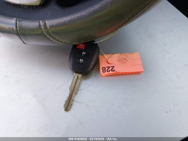 JTMZFREV4FD053798 Toyota RAV4 LE