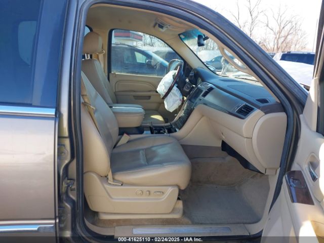 2011 CADILLAC ESCALADE ESV 1GYS4GEF0BR267831 Photo 4