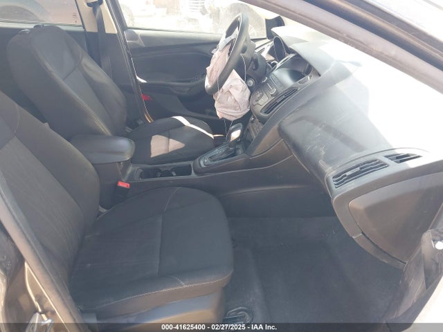 1FADP3F25JL223177 Ford FOCUS SE