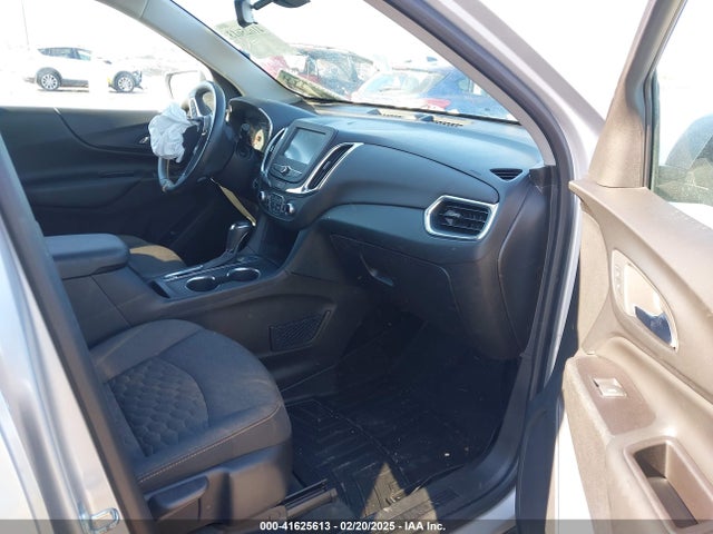2GNAXSEV9J6350260 Chevrolet EQUINOX LT