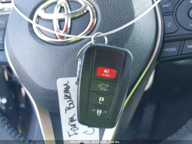 2T3A1RFV8NC297757 Toyota Rav4 Xle Premium