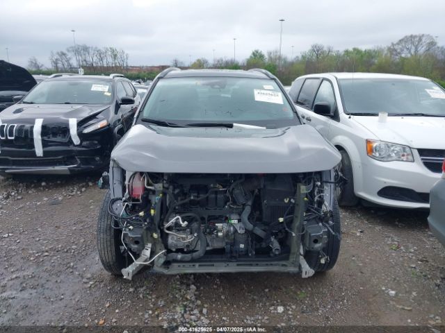 2T3A1RFV8NC297757 Toyota Rav4 Xle Premium