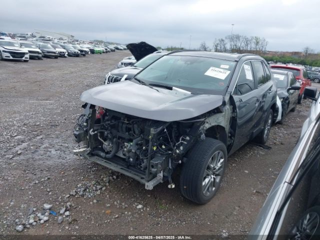 2T3A1RFV8NC297757 Toyota Rav4 Xle Premium