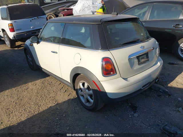 2009 MINI COOPER WMWMF33509TU72507 Photo 2