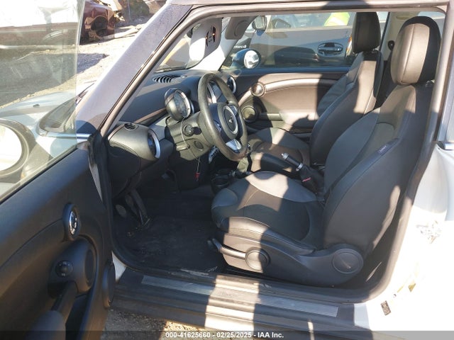 2009 MINI COOPER WMWMF33509TU72507 Photo 4