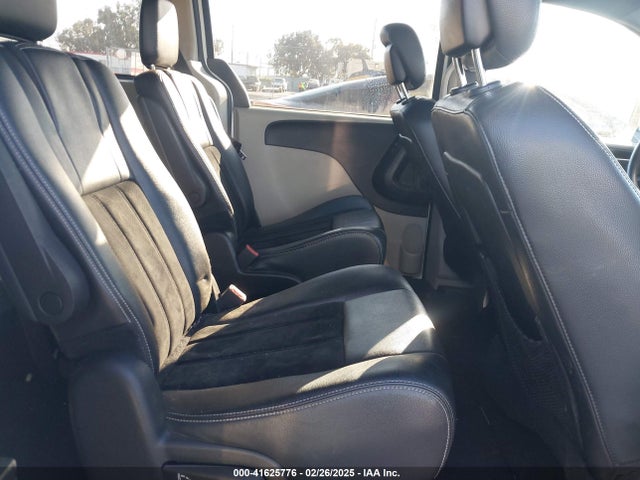 2C4RDGCG2JR251333 Dodge Grand Caravan Sxt