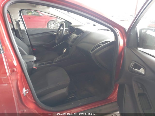 1FADP3F25JL299174 Ford FOCUS SE