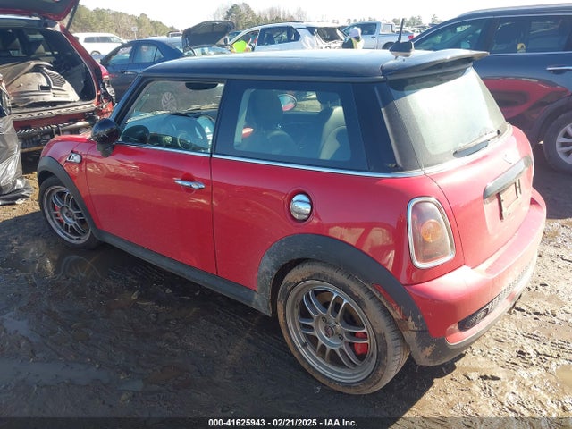 2007 MINI COOPER S WMWMF73517TT85638 Photo 2