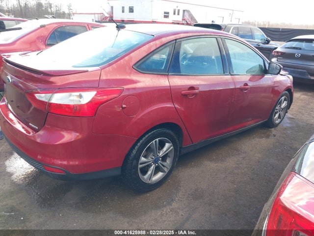 1FADP3F2XEL244211 Ford FOCUS SE