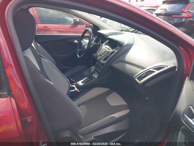 1FADP3F2XEL244211 Ford FOCUS SE