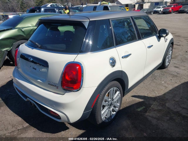 2018 MINI HARDTOP WMWXU3C51J2F51698 Photo 3