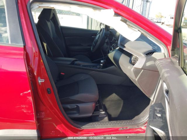 JTNKHMBX6L1069871 Toyota C-HR LE