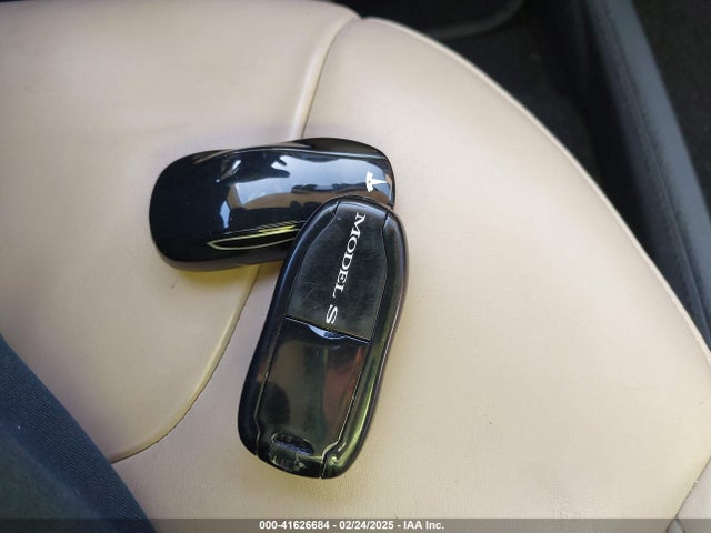 2013 TESLA MODEL S 5YJSA1CN1DFP09577 Photo 10