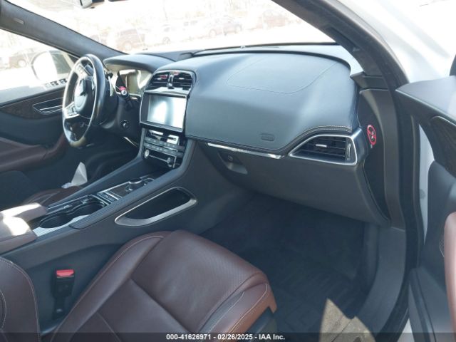 SADCM2BV7HA090411 Jaguar F-PACE S