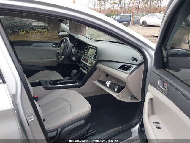 5NPE24AFXJH688801 Hyundai SONATA SE