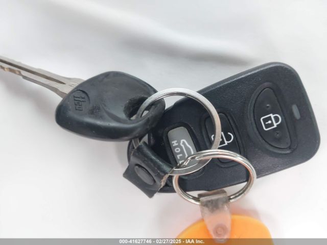 KMHD74LFXHU095512 Hyundai ELANTRA SE