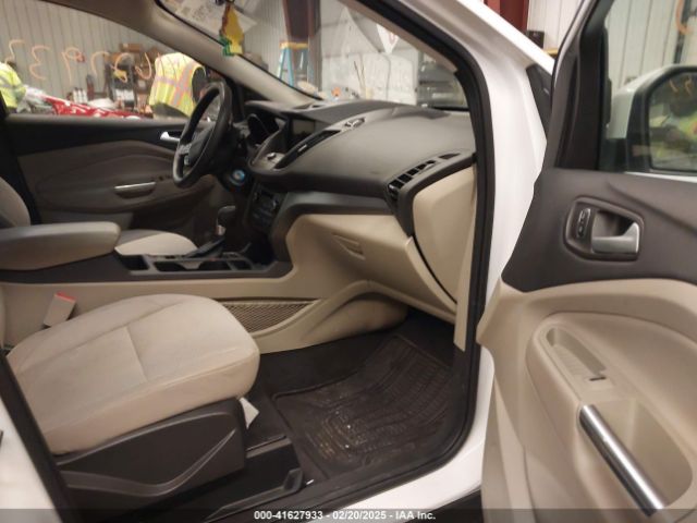1FMCU9GD1HUC55903 Ford ESCAPE SE