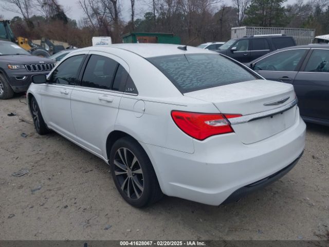 2012 CHRYSLER 200 1C3CCBHG3CN303710 Photo 2