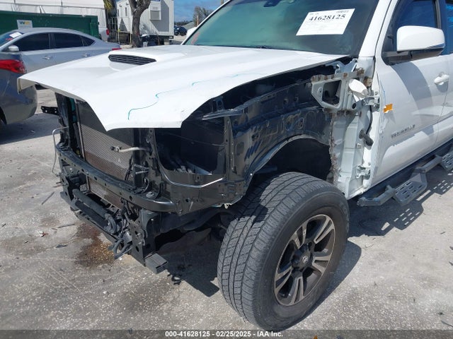 3TMAZ5CNXJM074085 Toyota Tacoma Trd Sport