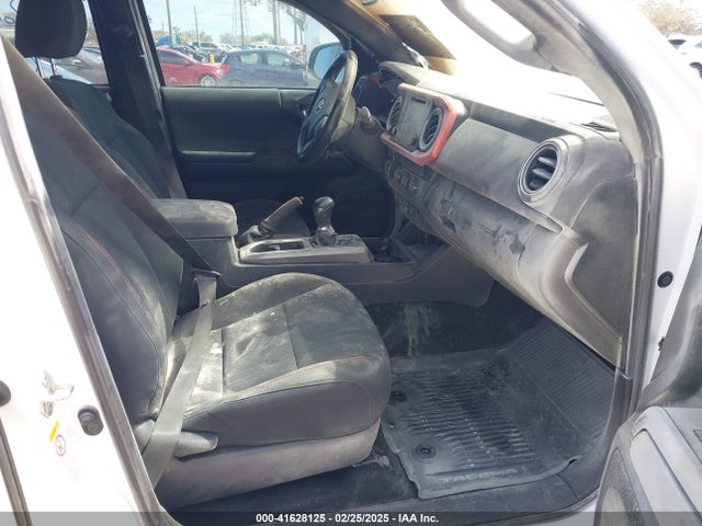 3TMAZ5CNXJM074085 Toyota Tacoma Trd Sport