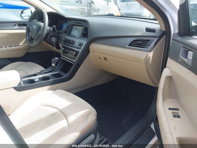 Hyundai SONATA SE 2016 5NPE24AF6GH341488 Image 16