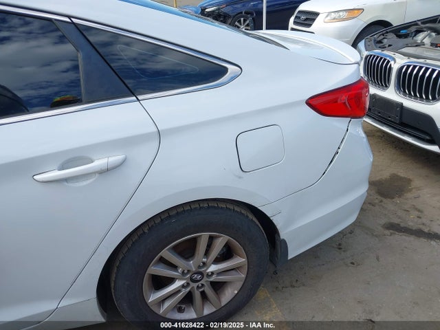 Hyundai SONATA SE 2016 5NPE24AF6GH341488 Image 17