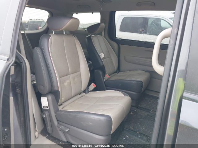 KNDMB5C11J6407692 KIA SEDONA LX