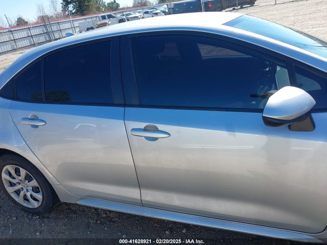 JTDEPMAE6N3014123 Toyota COROLLA LE