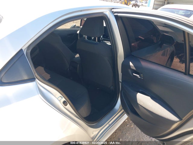 JTDEPMAE6N3014123 Toyota COROLLA LE