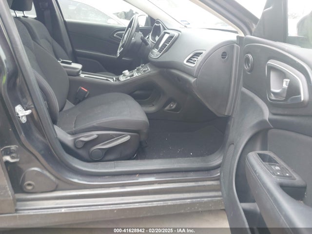 Chrysler 200 Limited 2015 1C3CCCAB5FN693203 Image 5