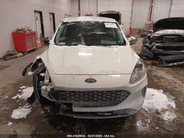 1FMCU0G61NUA20524 Ford ESCAPE SE