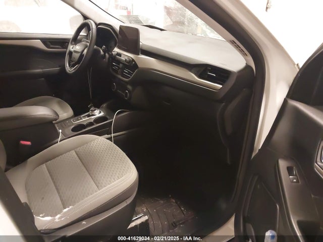 1FMCU0G61NUA20524 Ford ESCAPE SE