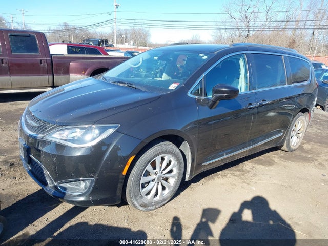 Chrysler Pacifica Touring L 2018 2C4RC1BG2JR114345 Image 2