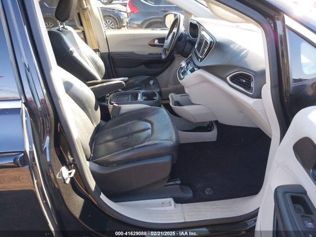 Chrysler Pacifica Touring L 2018 2C4RC1BG2JR114345 Image 5