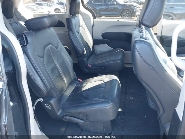 Chrysler Pacifica Touring L 2018 2C4RC1BG2JR114345 Image 8