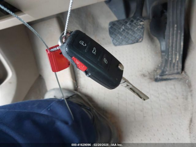 2013 VOLKSWAGEN BEETLE 3VW5L7AT0DM829679 Photo 10
