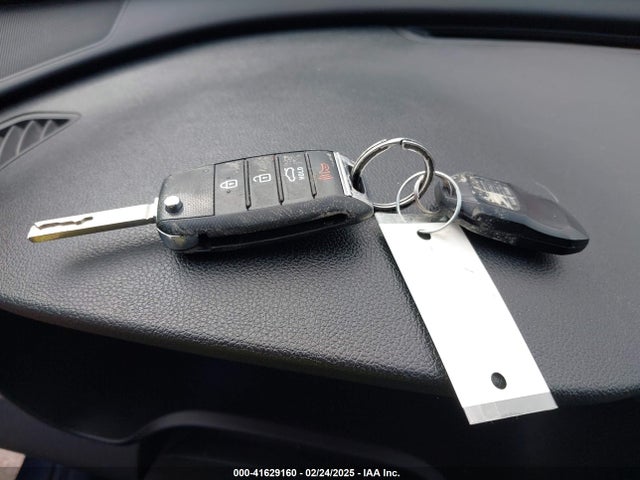 5XXGT4L38LG387015 KIA Optima Lx