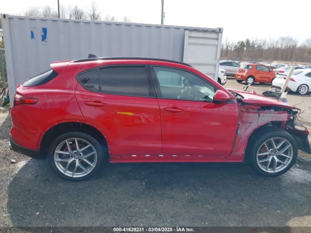 ZASFAKNN1J7B64820 Alfa Romeo Stelvio Ti Sport Awd