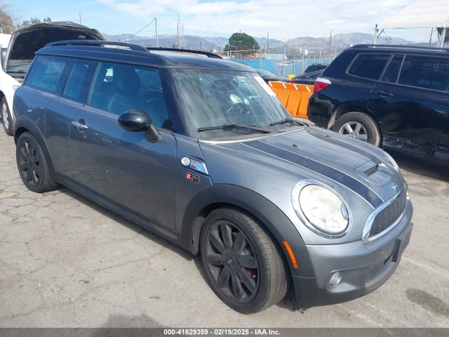 2010 MINI COOPER S CLUBMAN WMWMM3C53ATP93886 Photo 0