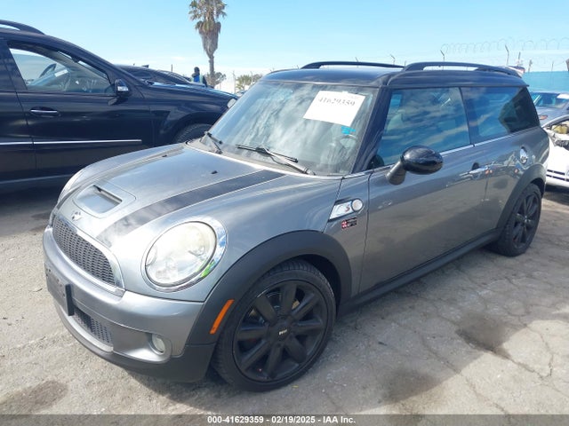 2010 MINI COOPER S CLUBMAN WMWMM3C53ATP93886 Photo 1