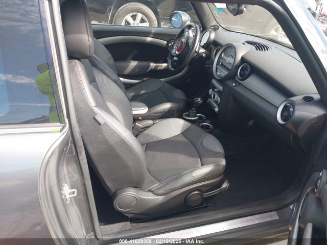 2010 MINI COOPER S CLUBMAN WMWMM3C53ATP93886 Photo 4