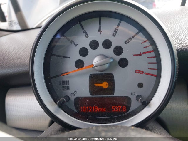 2010 MINI COOPER S CLUBMAN WMWMM3C53ATP93886 Photo 6