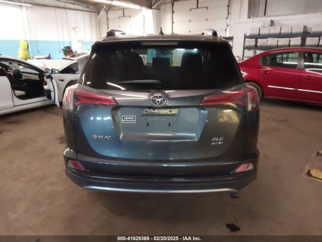 JTMRFREV8JJ208377 Toyota Rav4 Adventure/xle
