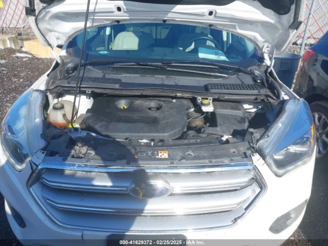 1FMCU9J93HUC45586 Ford Escape Titanium