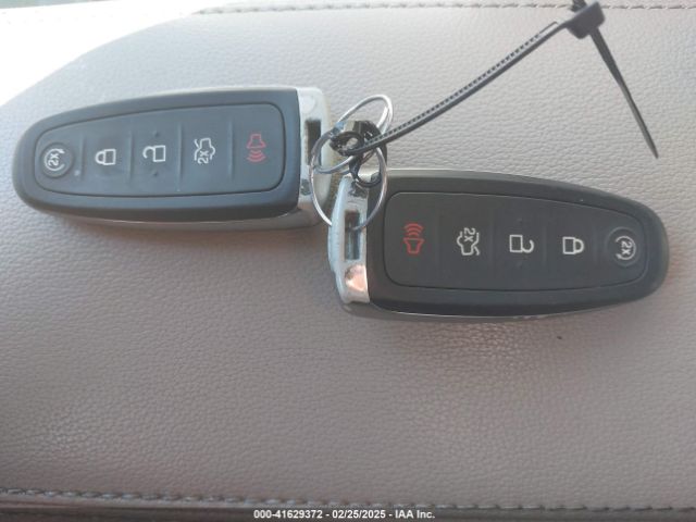 1FMCU9J93HUC45586 Ford Escape Titanium