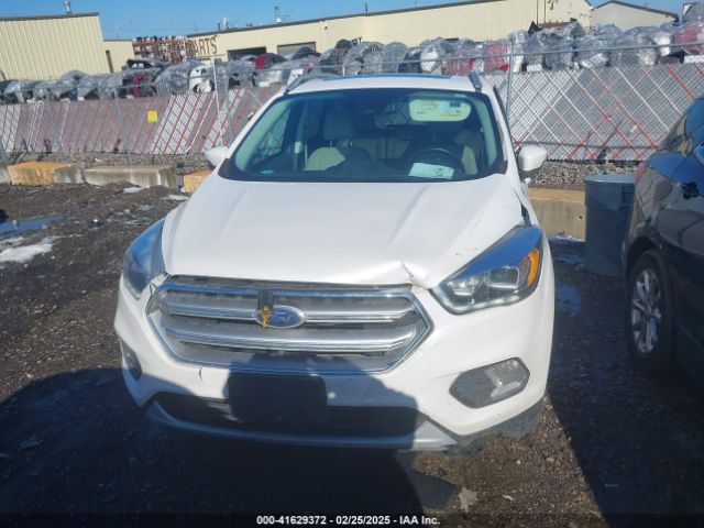 1FMCU9J93HUC45586 Ford Escape Titanium