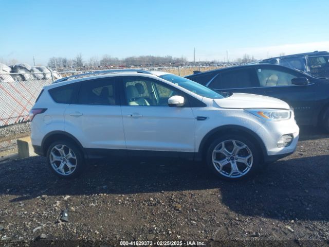 1FMCU9J93HUC45586 Ford Escape Titanium