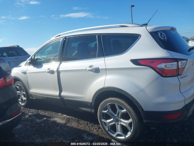 1FMCU9J93HUC45586 Ford Escape Titanium