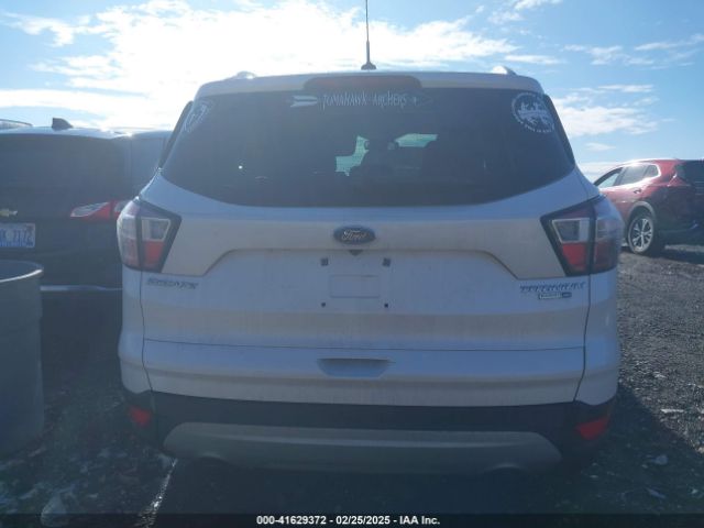 1FMCU9J93HUC45586 Ford Escape Titanium