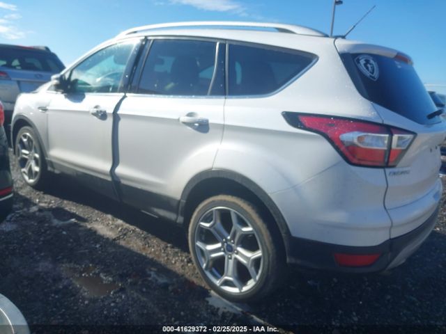 1FMCU9J93HUC45586 Ford Escape Titanium
